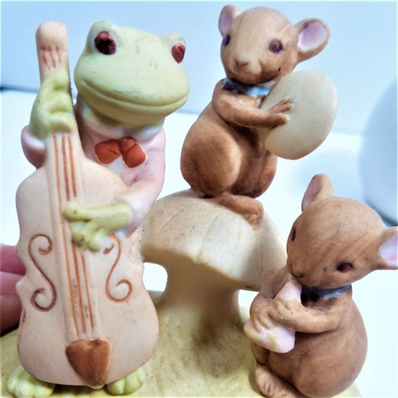 Porcelain Figurines 3pc VTG Tiny Talk Mice Frog Egg 1970's WWA Music Kiss Japan - Picture 4 of 9